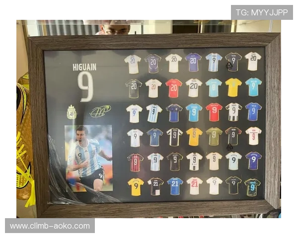 没有足球鞋穿的球星及其独特比赛经历与背后的故事分析